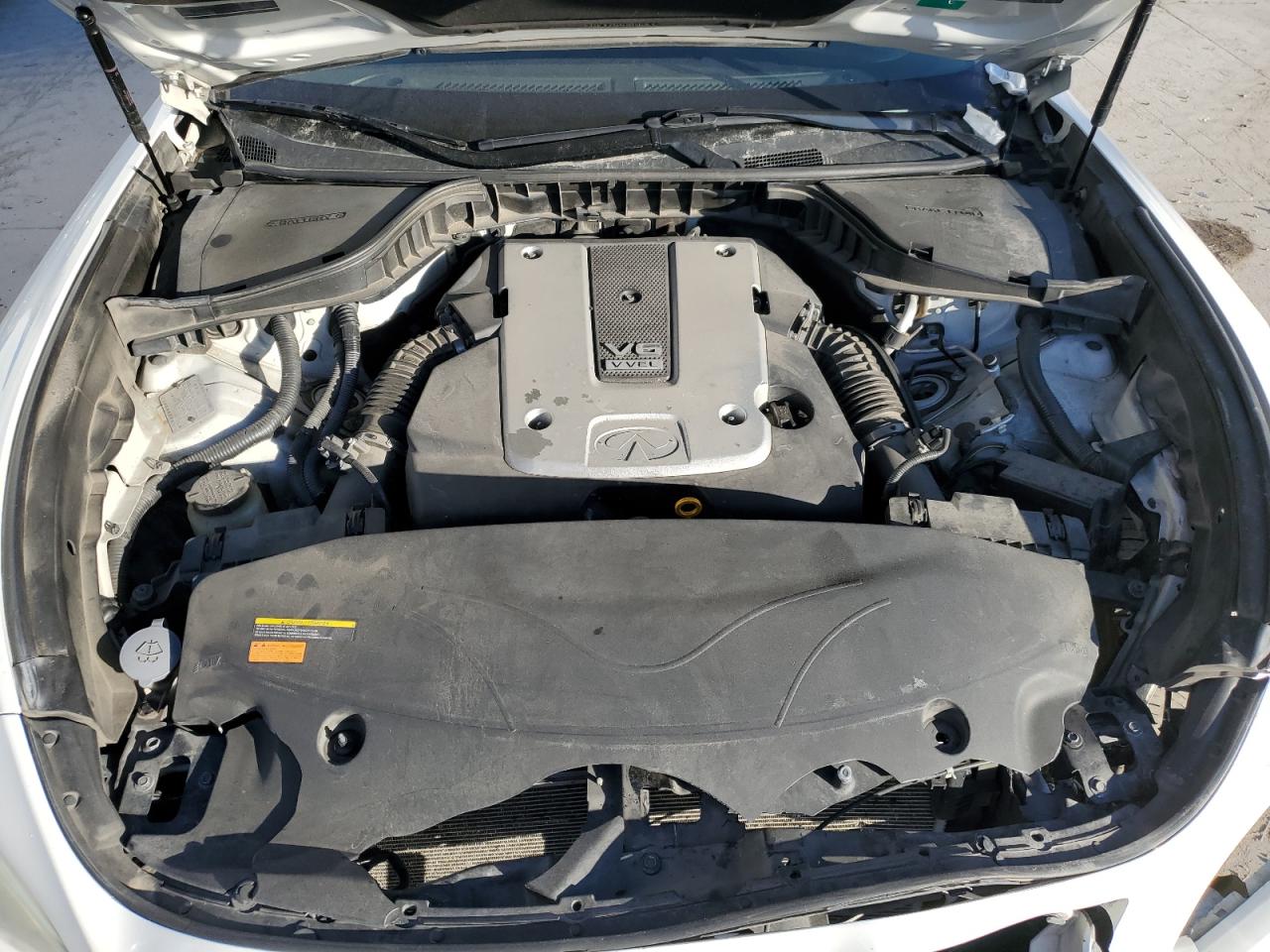 2011 Infiniti M - Image 11