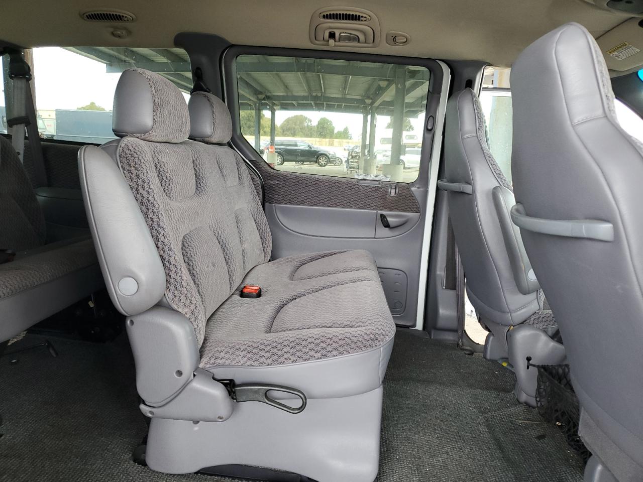 2000 Dodge Caravan - Image 11