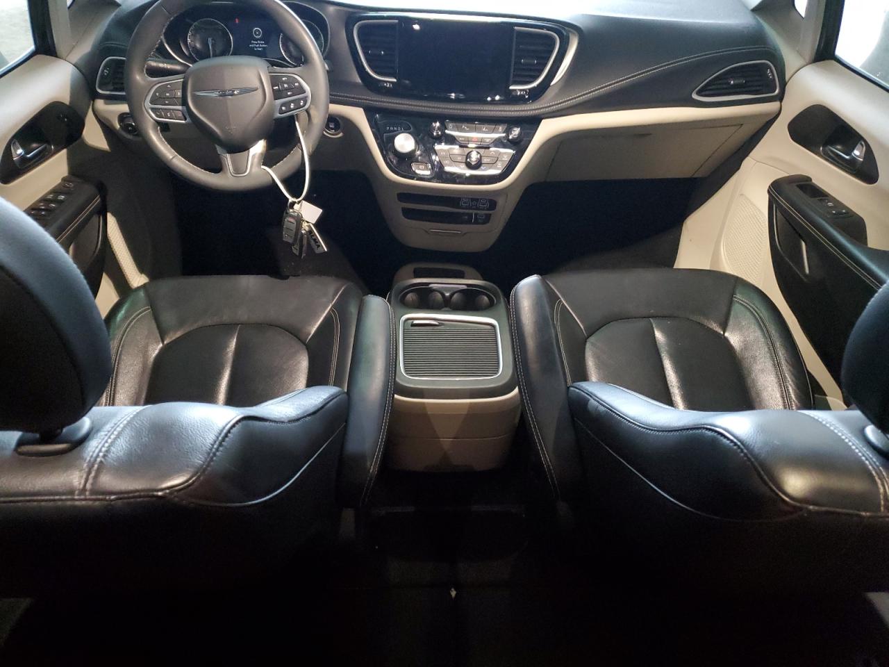2022 Chrysler Pacifica - Image 8