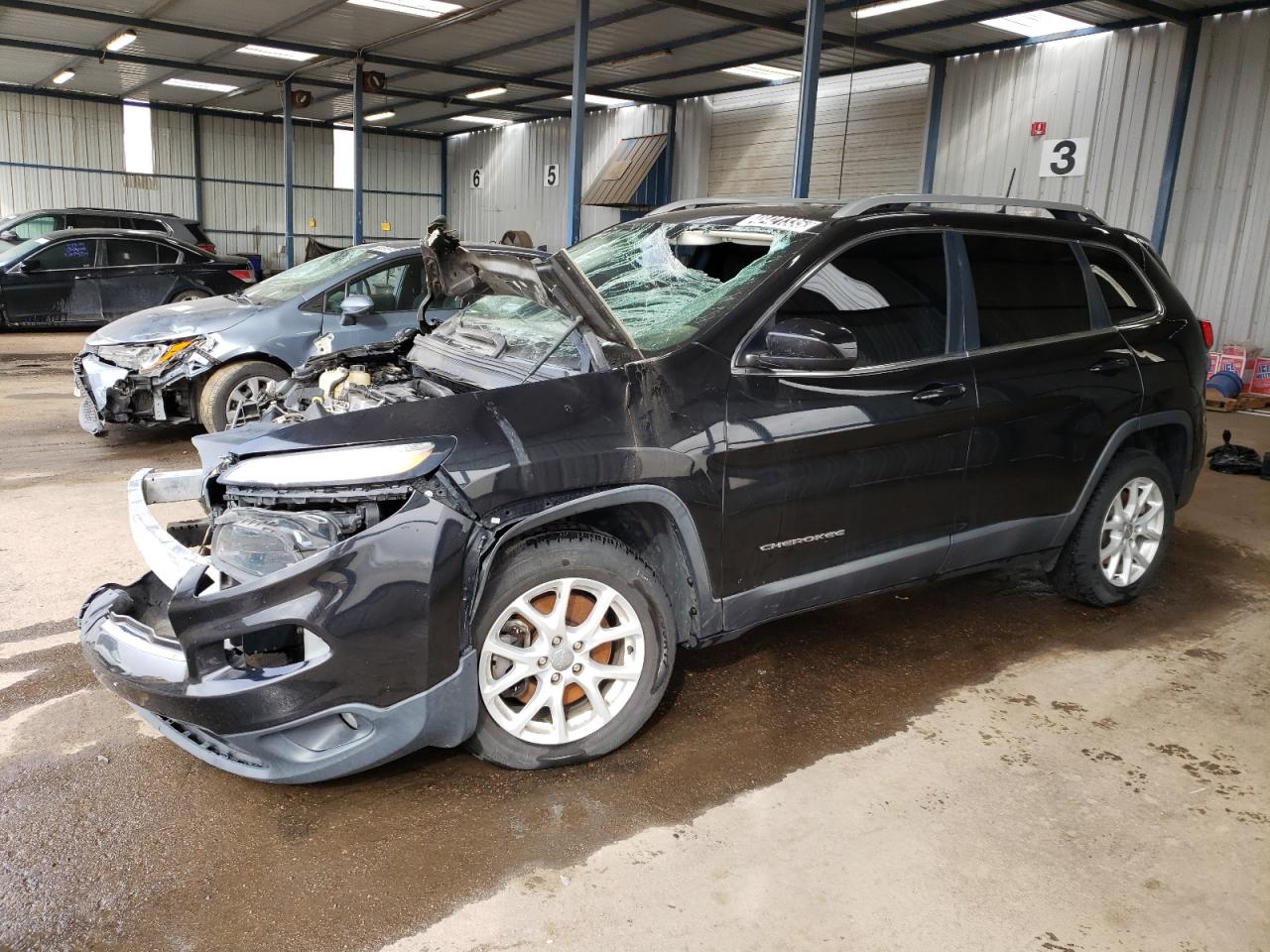 2016 Jeep Cherokee Latitude for Sale in Brighton, CO - Front End