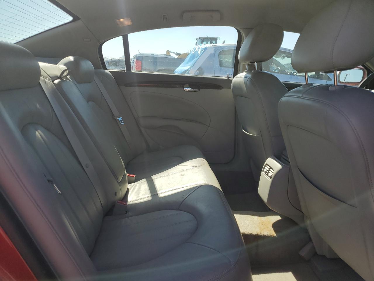 2010 Buick Lucerne - Image 10
