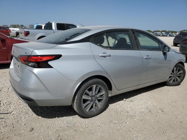  NISSAN VERSA 2022 Сріблястий