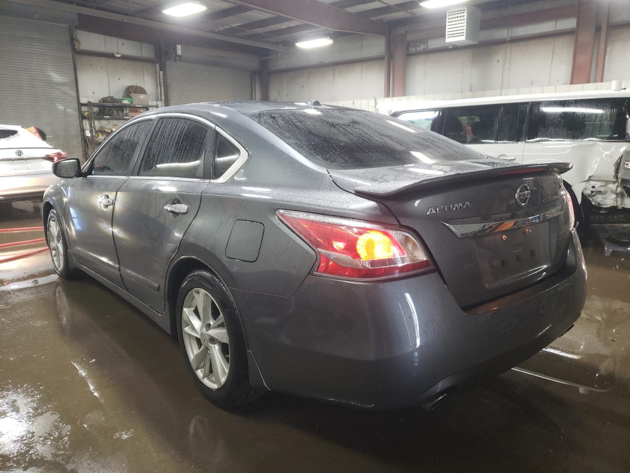 2015 Nissan Altima - Image 2