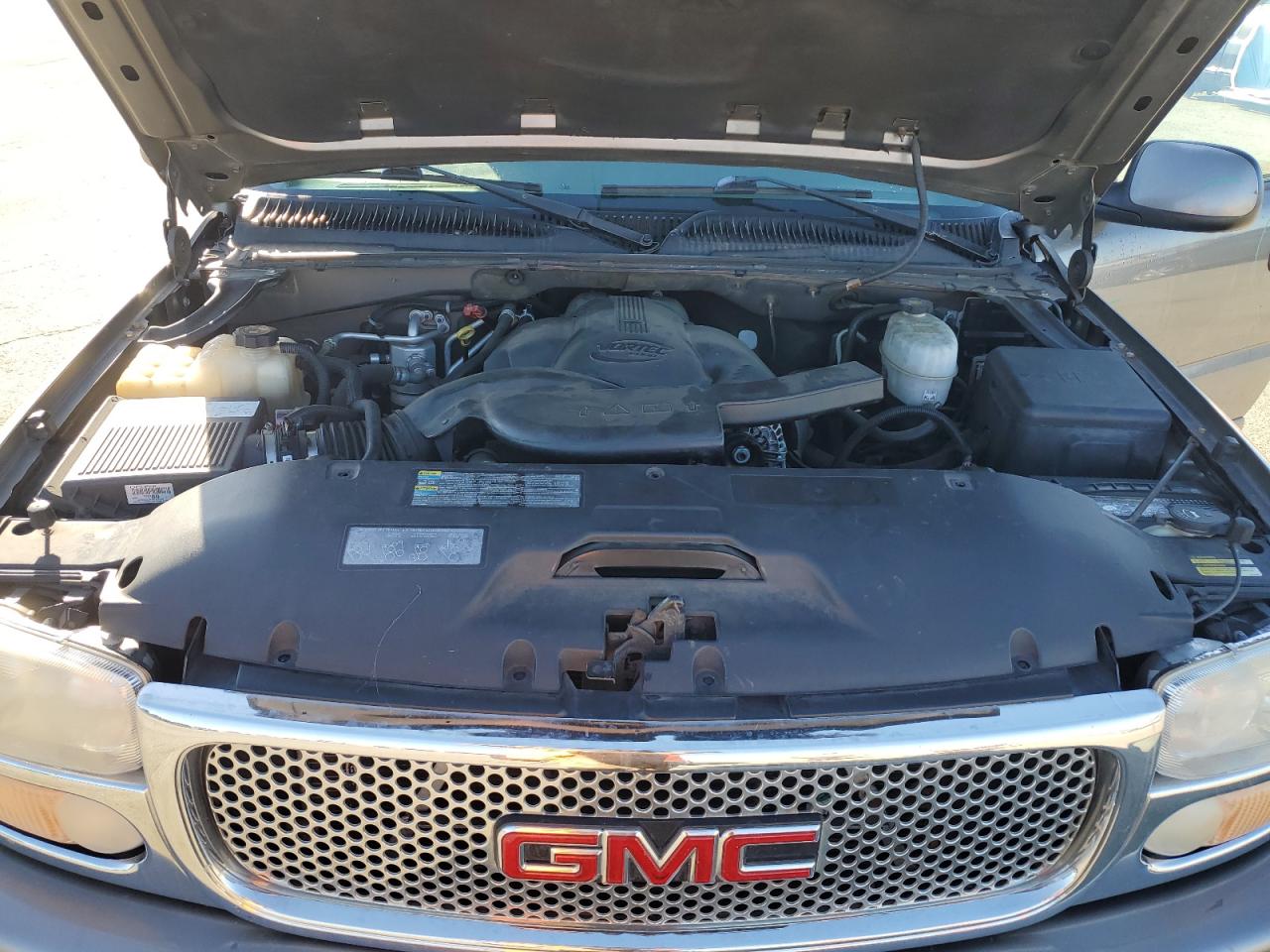 2005 GMC Yukon - Image 11