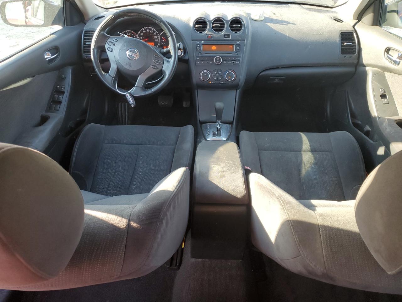 2010 Nissan Altima - Image 8
