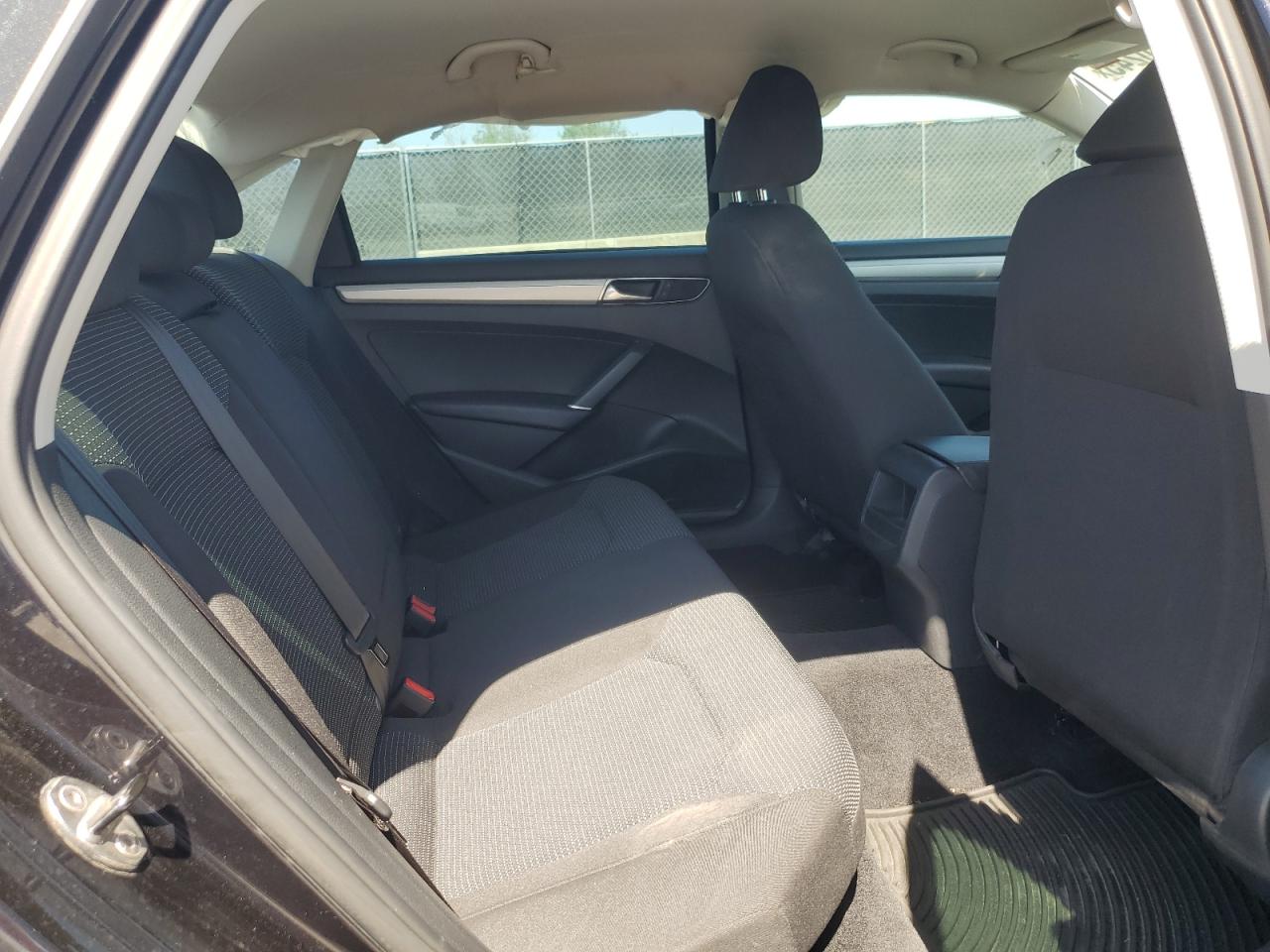 2017 Volkswagen Passat - Image 10