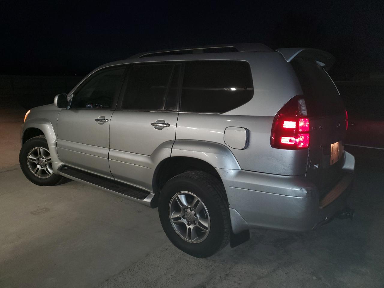 2009 Lexus GX - Image 2