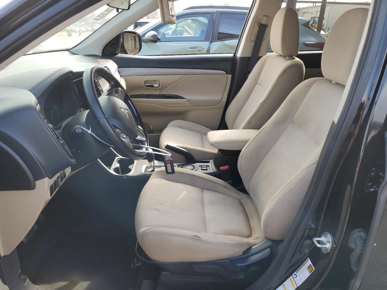 2016 Mitsubishi Outlander - Image 7