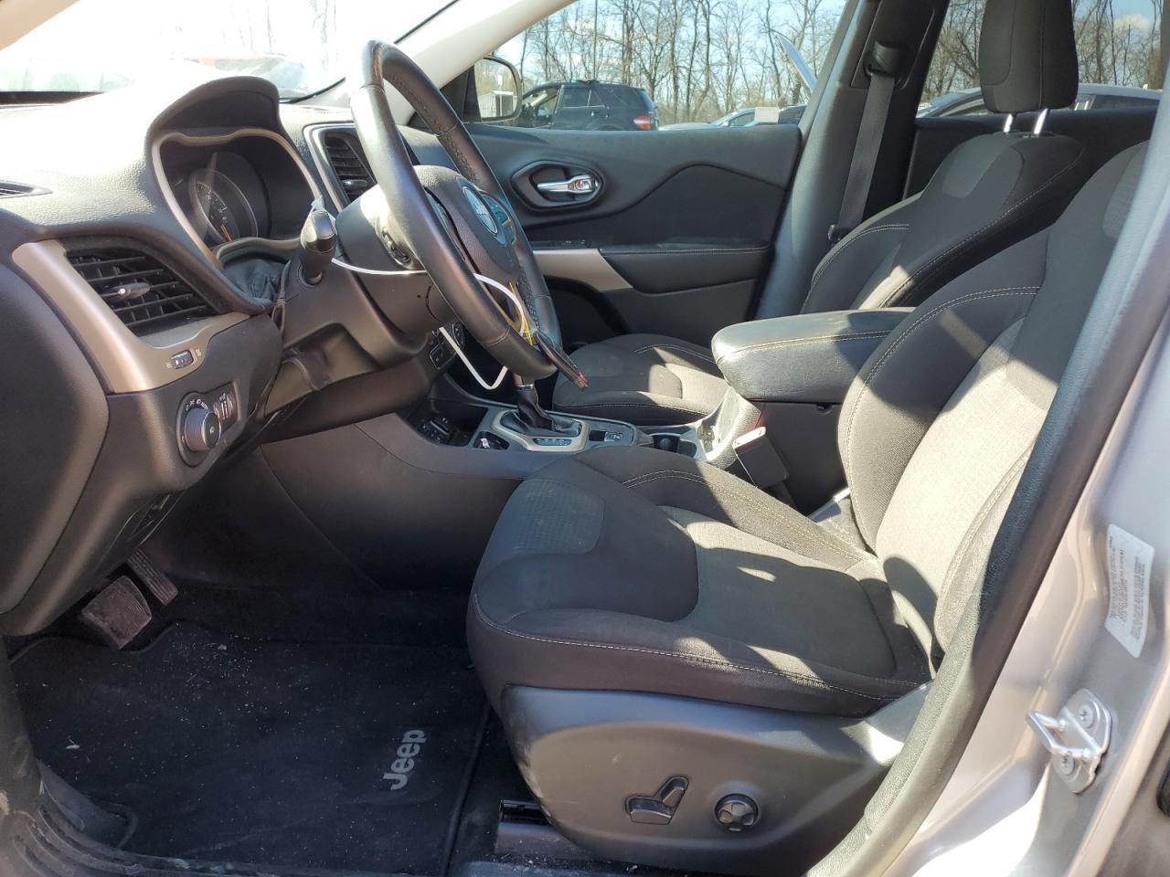 2017 Jeep Cherokee Latitude VIN: 1C4PJLCB8HD221795 Lot: 50767735