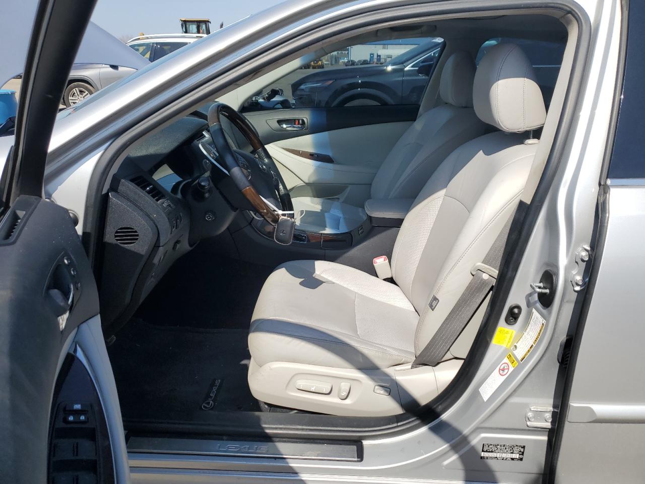2012 Lexus ES - Image 7