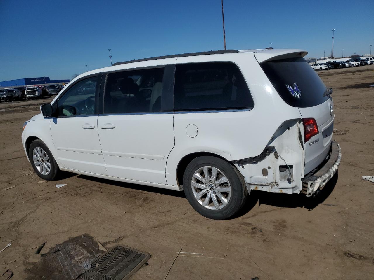 2013 Volkswagen Routan - Image 2
