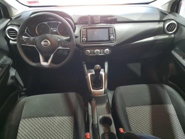  NISSAN VERSA 2022 Srebrny