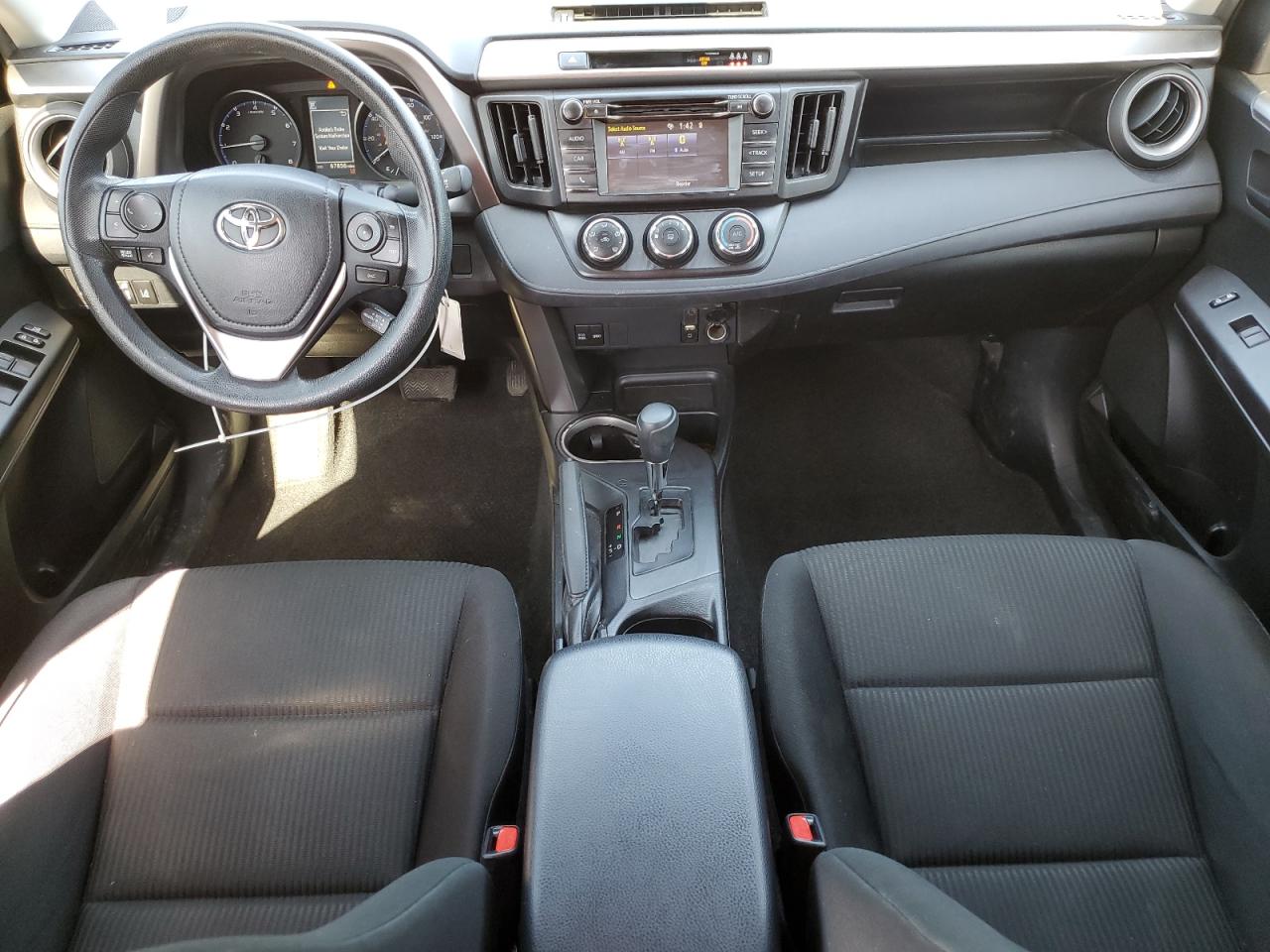 2017 Toyota RAV 4 - Image 8