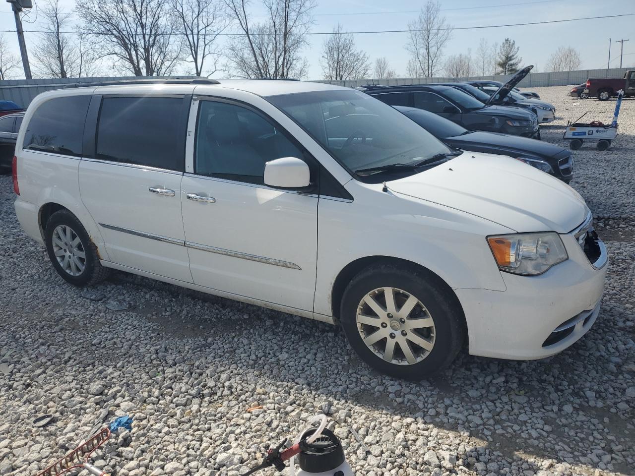 2014 Chrysler Town & Country - Image 4
