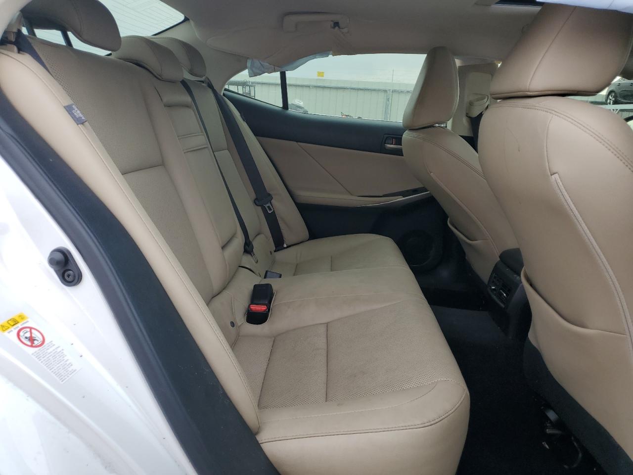 2018 Lexus IS - Image 10