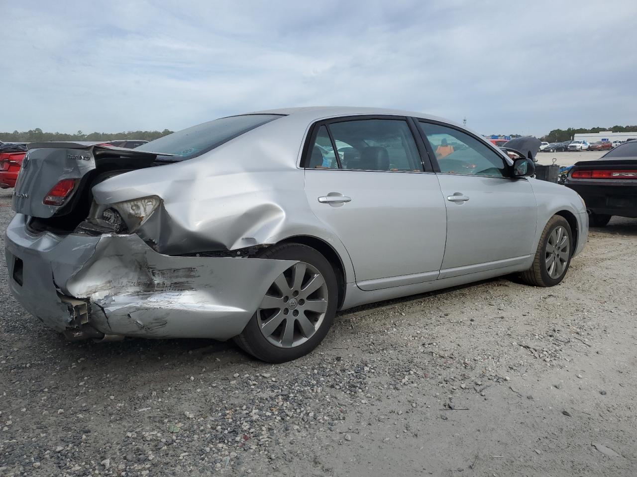 2006 Toyota Avalon - Image 3