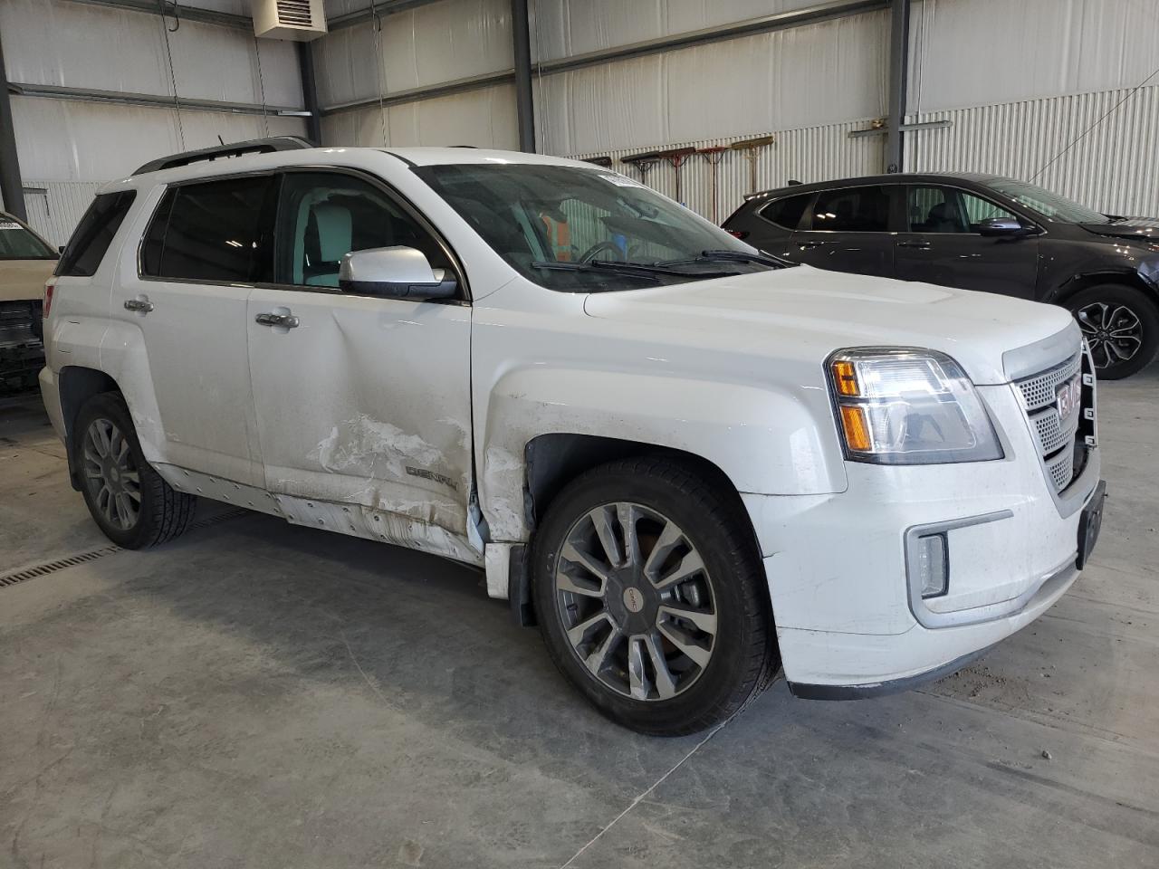 2016 GMC Terrain - Image 4