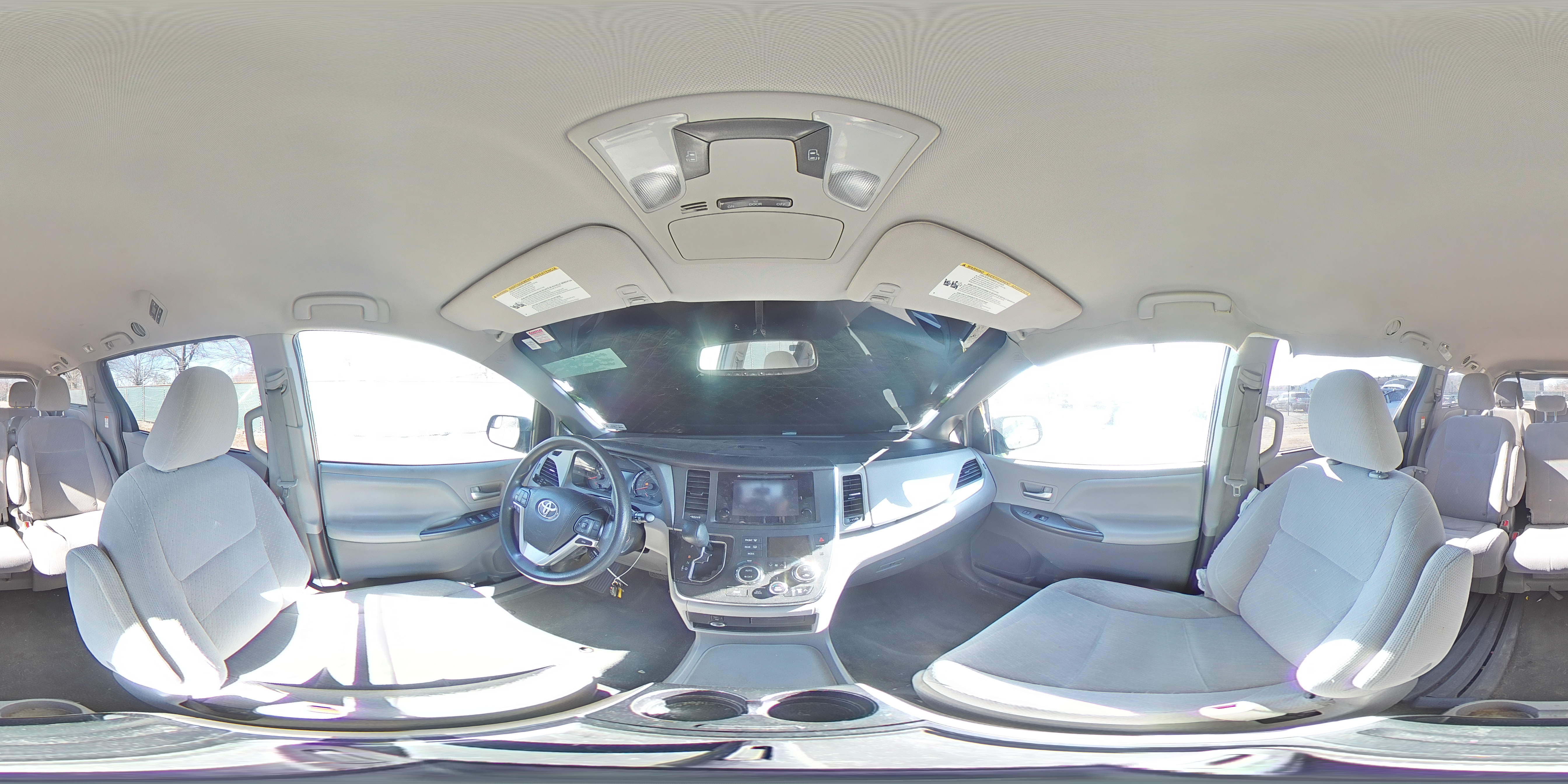 2017 Toyota Sienna - Image 14