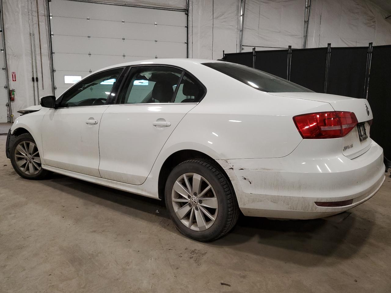 2015 Volkswagen Jetta - Image 2