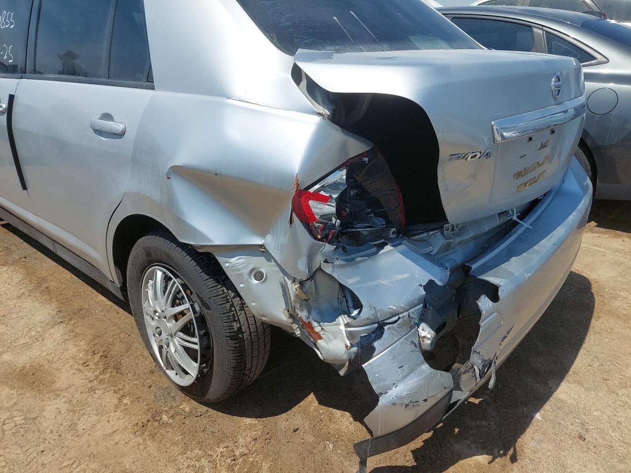 3N1BC1A64BK203710 - 2011 Nissan Tiida - #48640855
