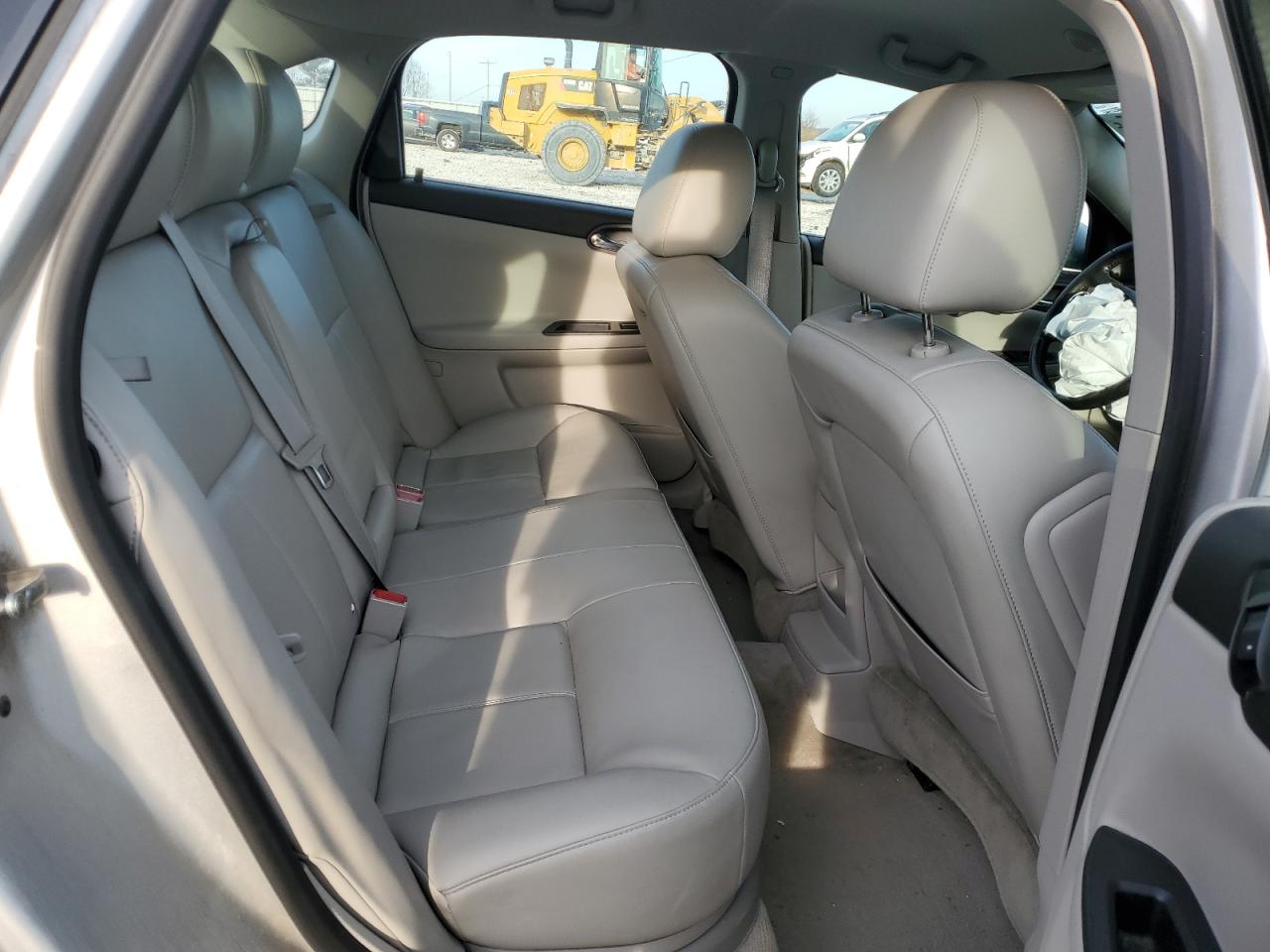 2011 Chevrolet Impala - Image 10