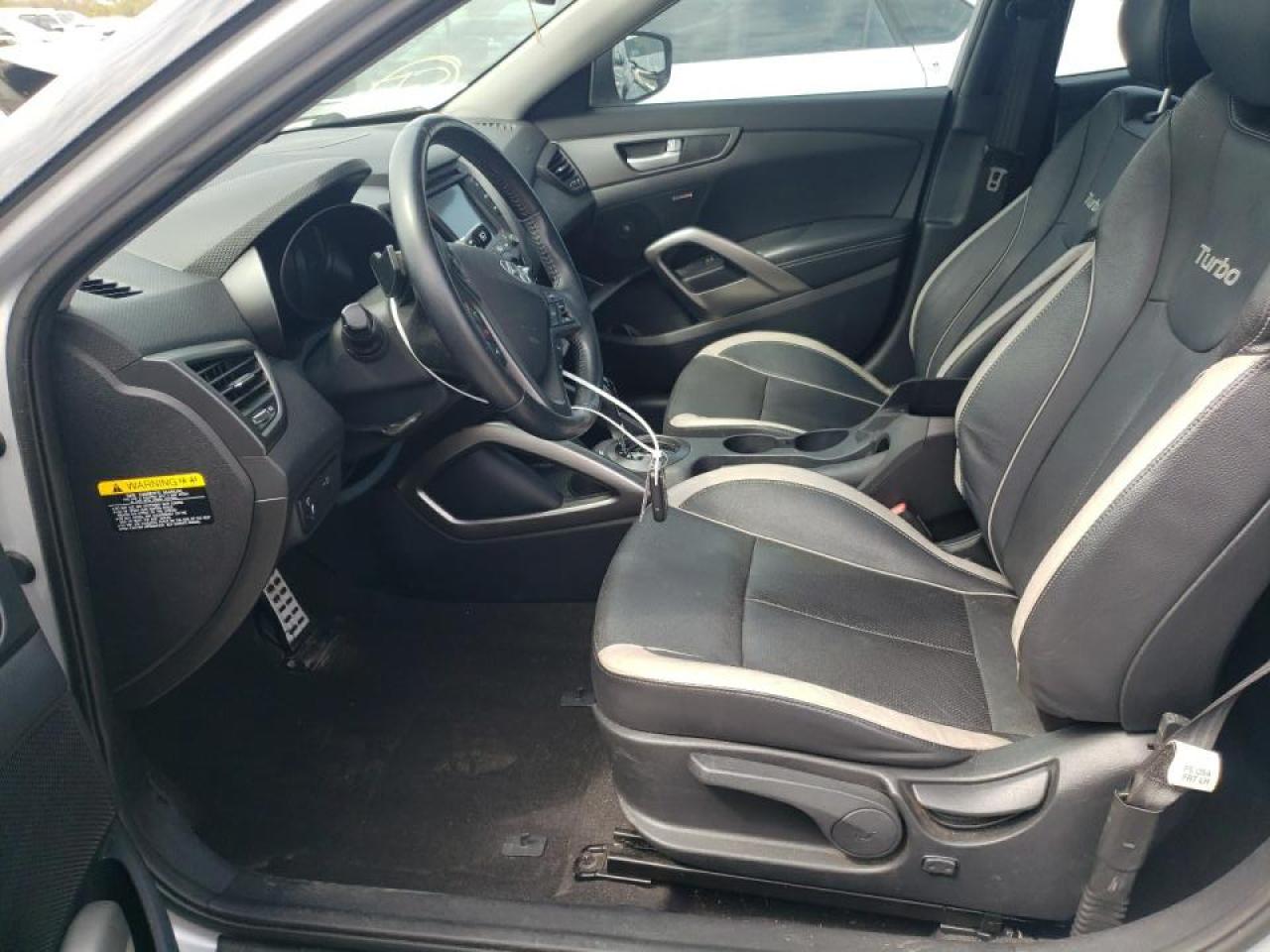 2015 Hyundai Veloster - Image 7
