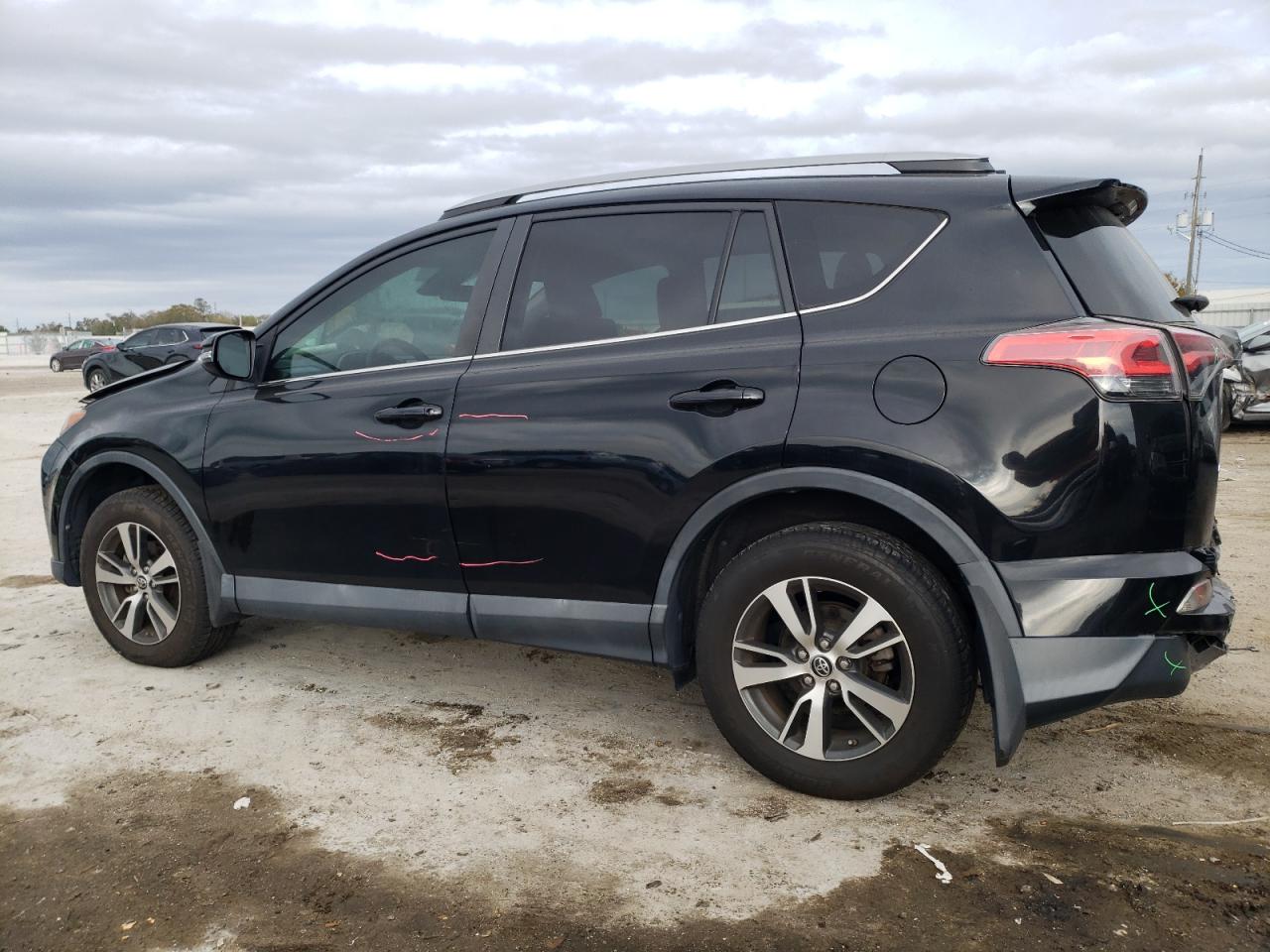 2T3WFREV1JW417710 TOYOTA RAV4 2018
