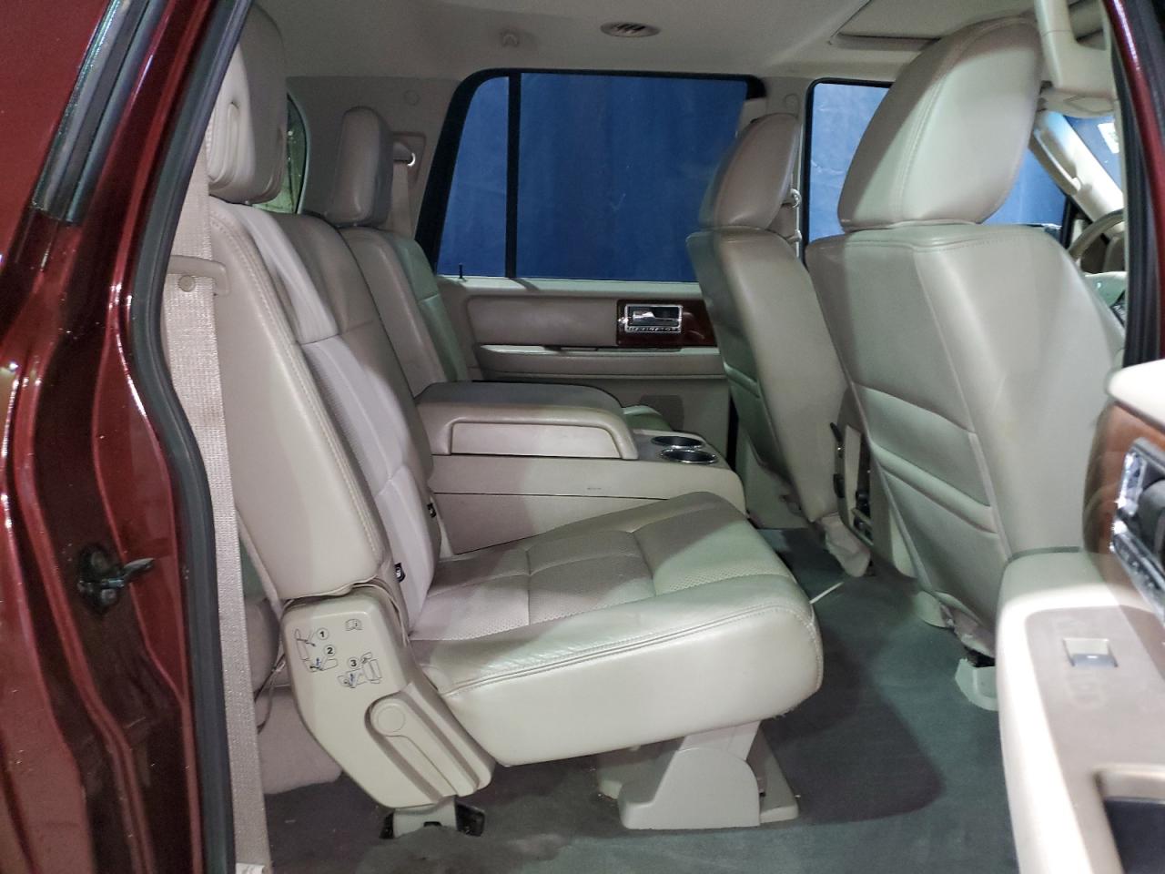 2011 Lincoln Navigator - Image 11