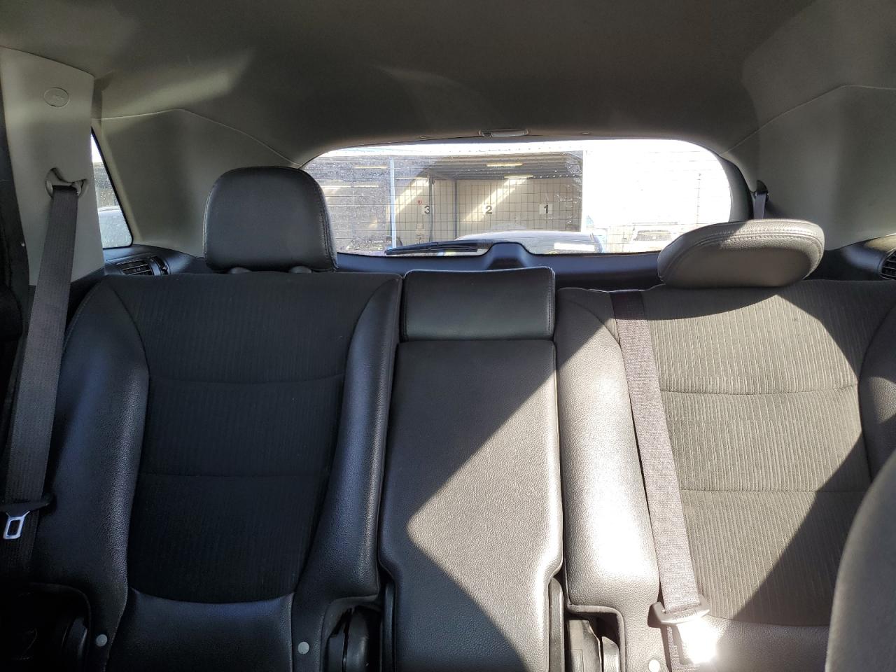 2011 Kia Sorento - Image 10