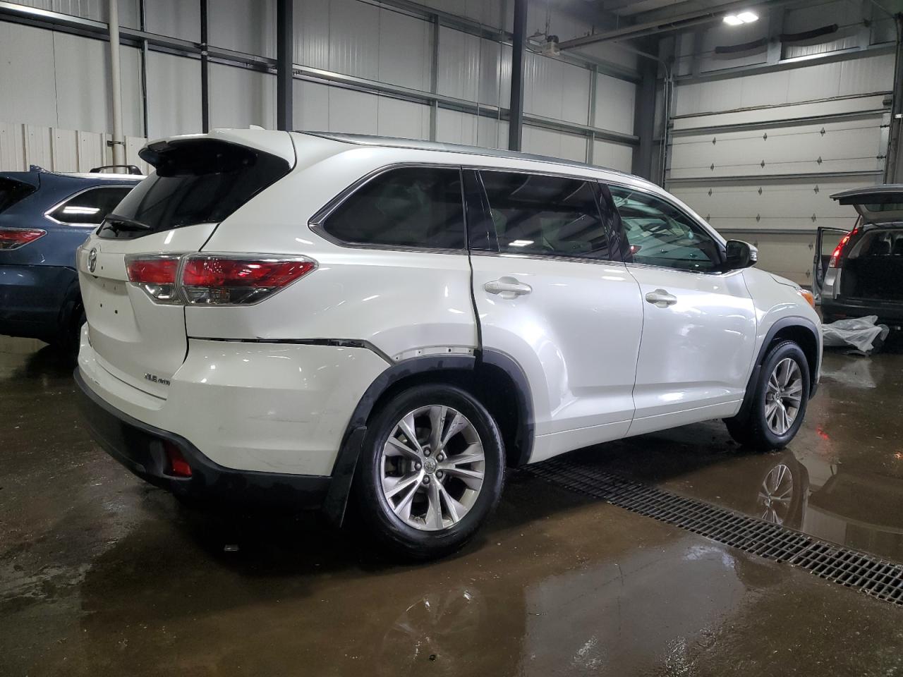 2015 Toyota Highlander - Image 3