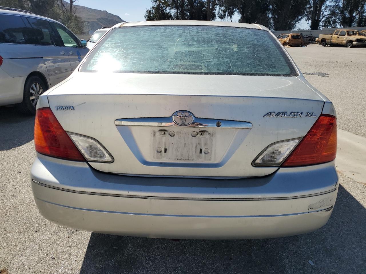 2002 Toyota Avalon - Image 6