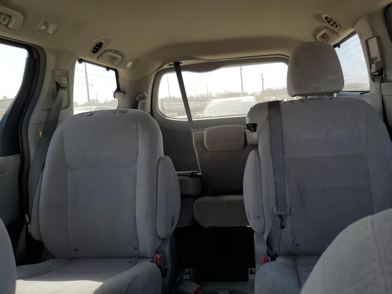 2015 Toyota Sienna - Image 10