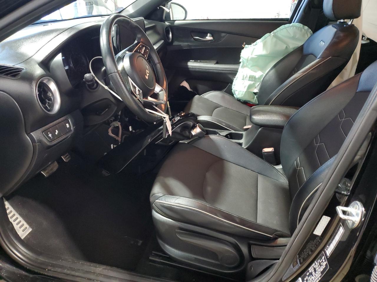 2023 Kia Forte - Image 7