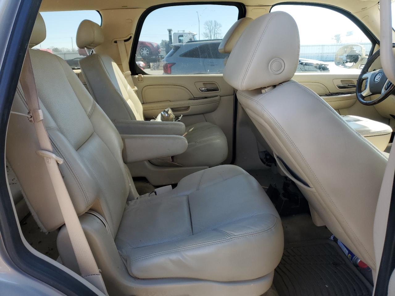 2008 Cadillac Escalade - Image 11