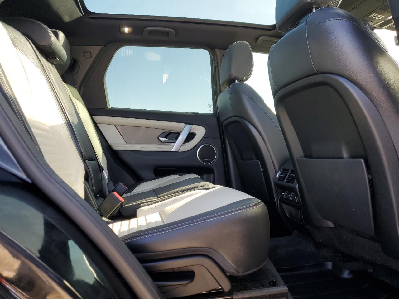 2020 Land Rover Discovery - Image 11