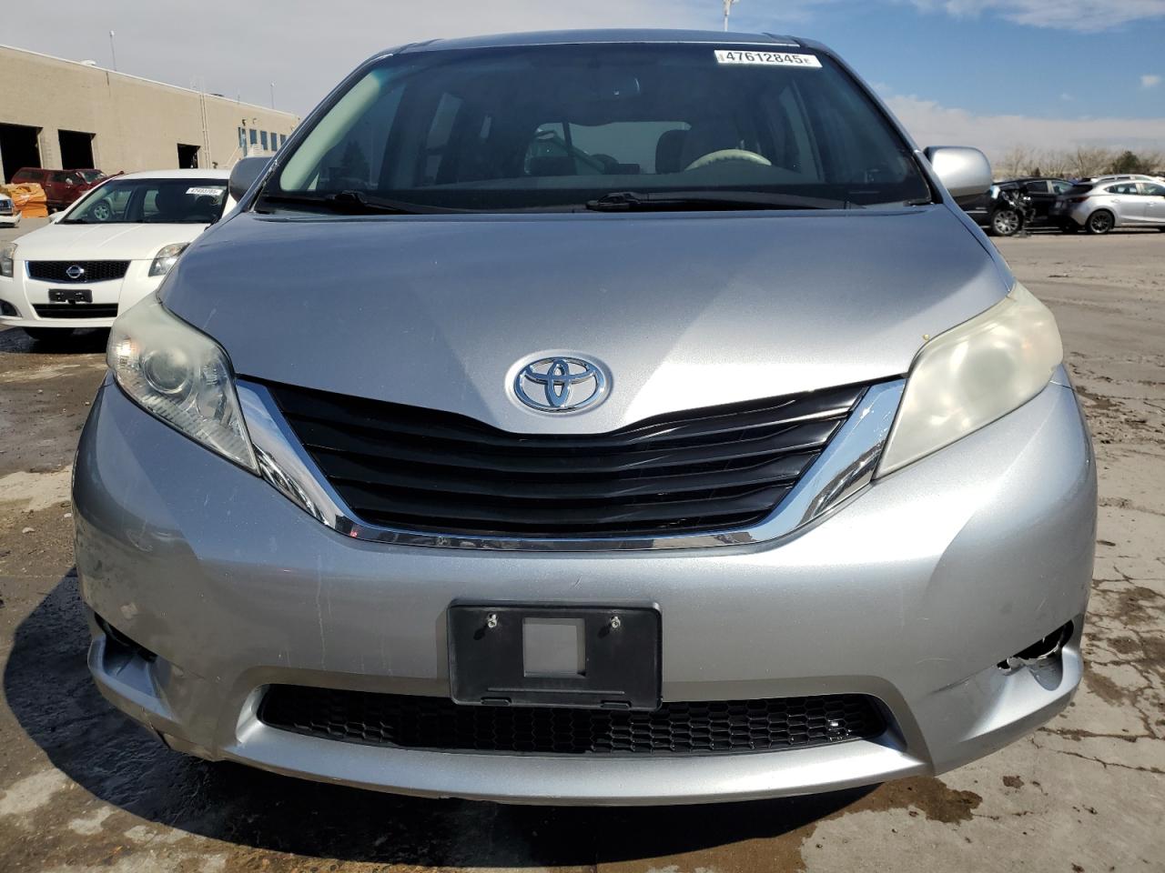 2011 Toyota Sienna - Image 5