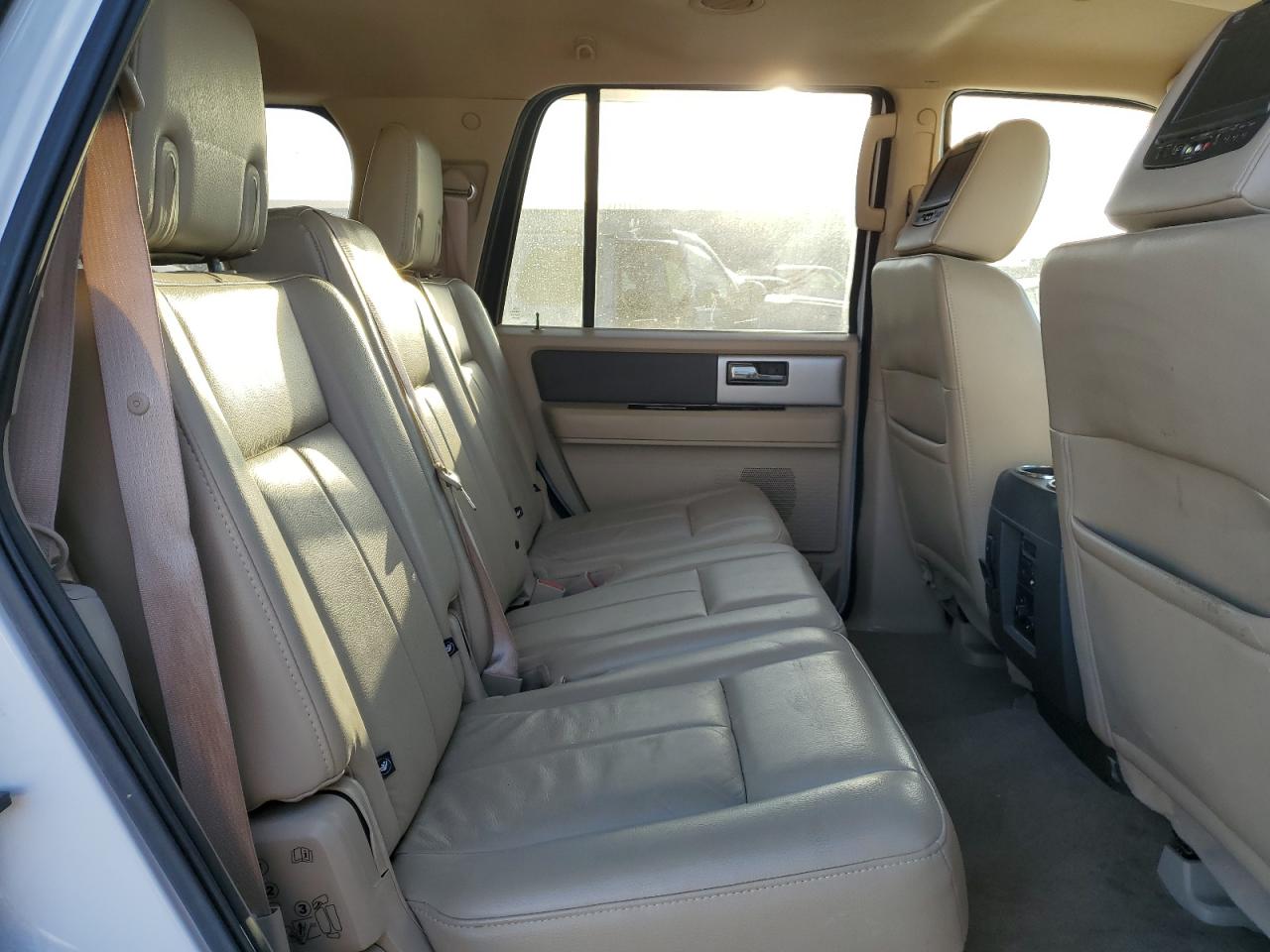 2012 Ford Expedition - Image 11