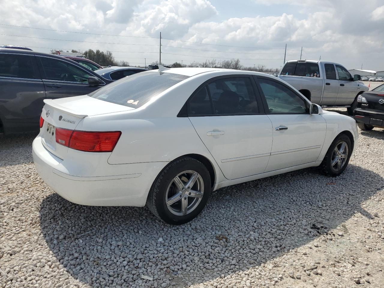 2010 Hyundai Sonata - Image 3