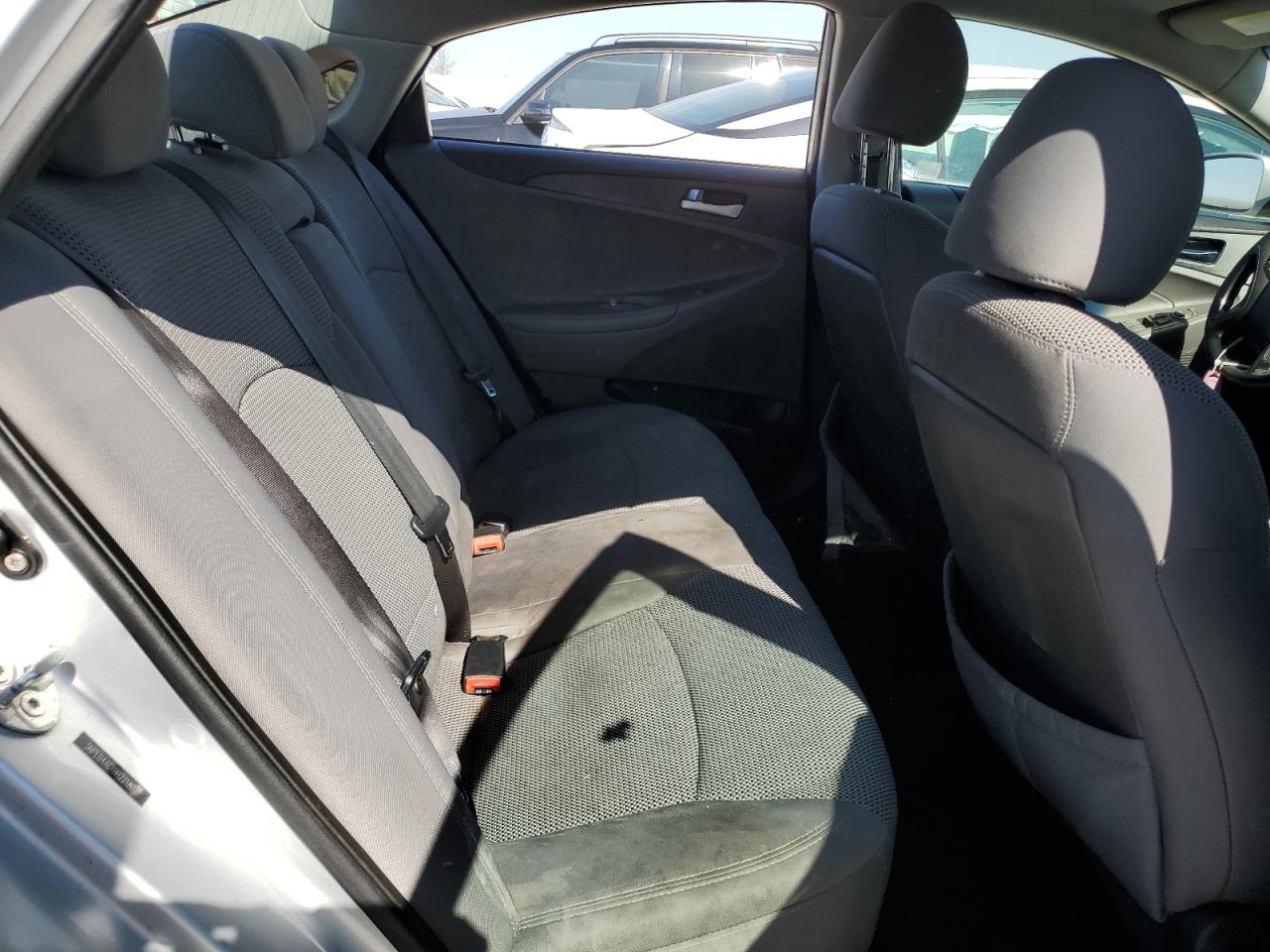 2011 Hyundai Sonata - Image 10