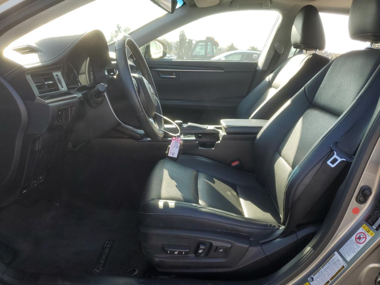 2016 Lexus ES - Image 7
