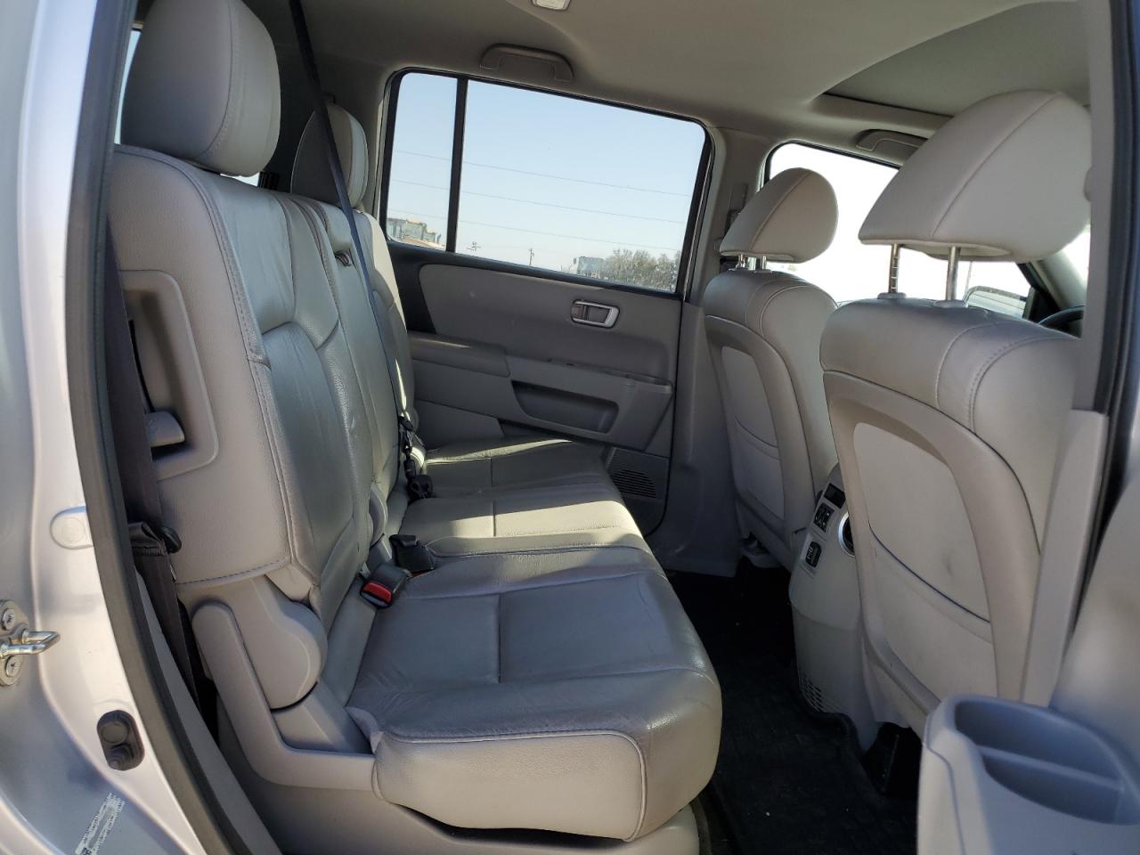 2015 Honda Pilot - Image 11
