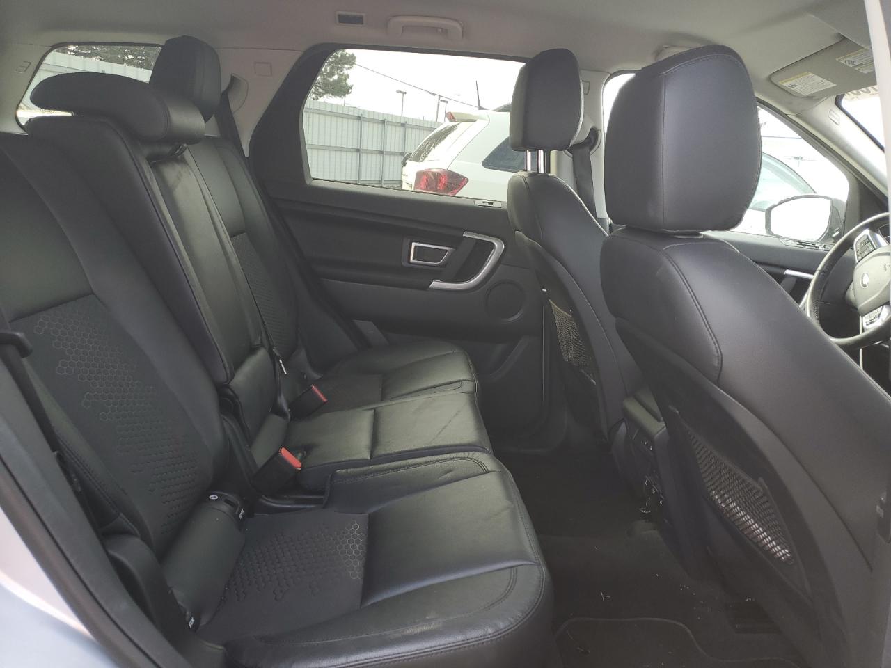 2017 Land Rover Discovery - Image 11