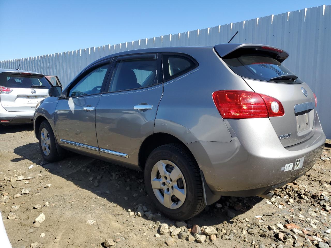 2012 Nissan Rogue - Image 2