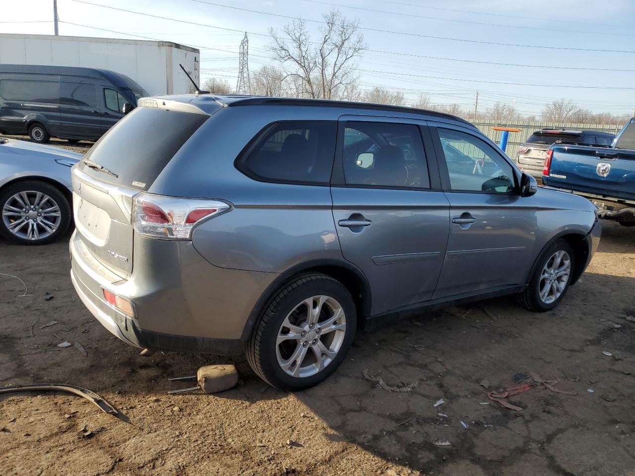 2015 Mitsubishi Outlander - Image 3