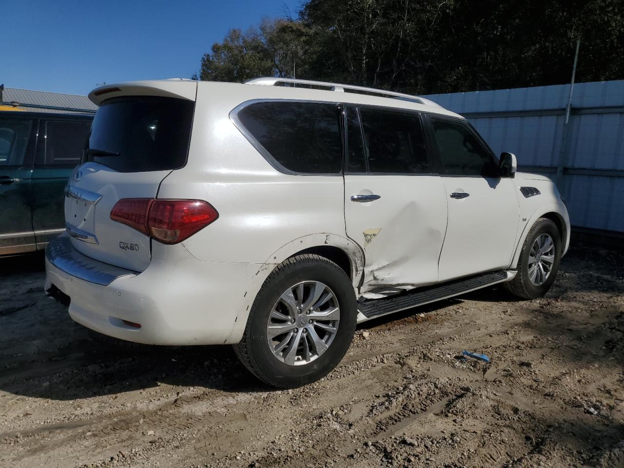 2017 Infiniti QX80 - Image 3