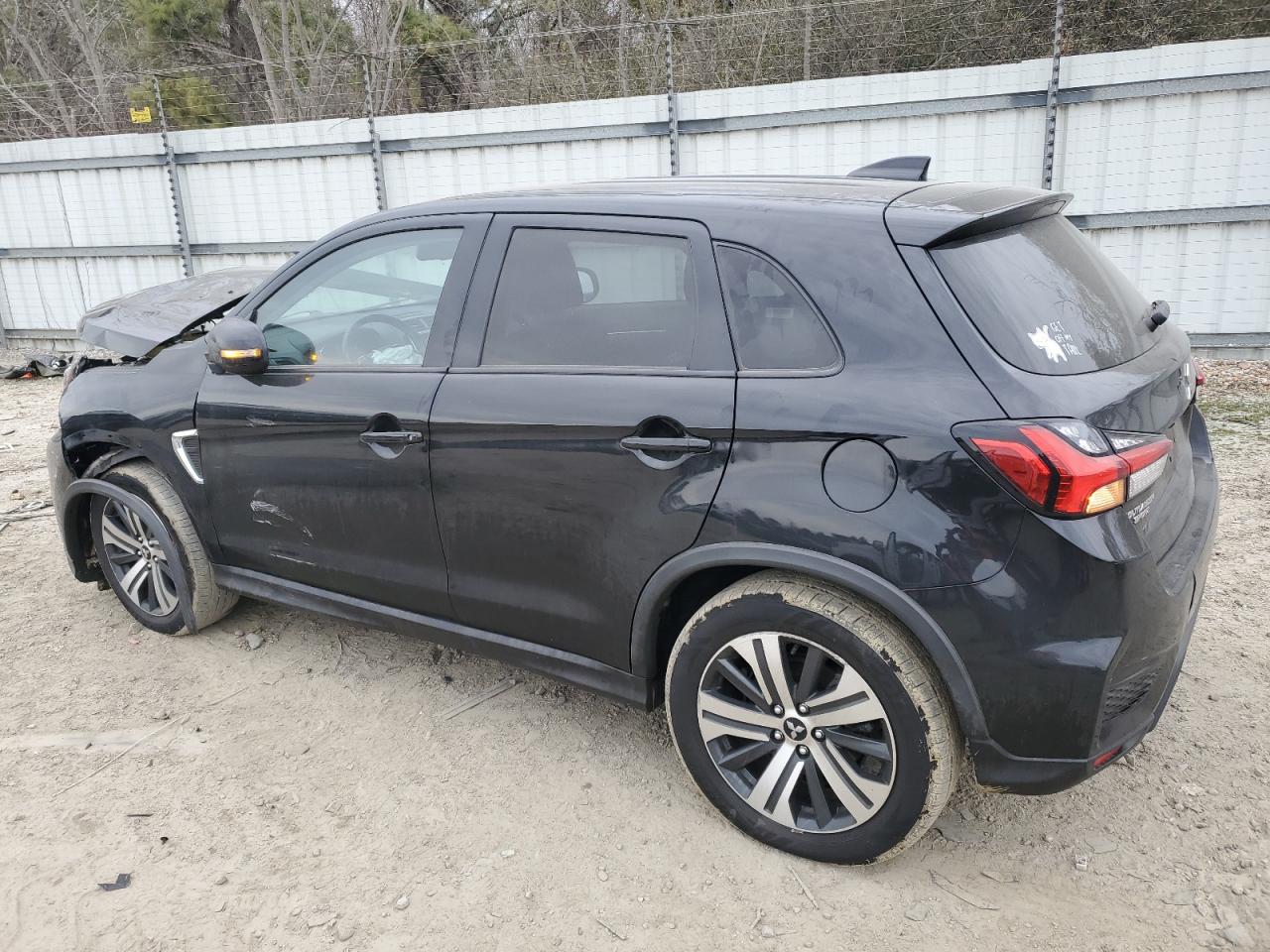 2021 Mitsubishi Outlander - Image 2
