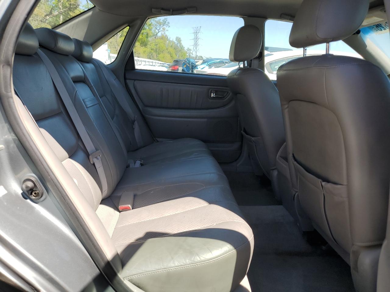 2004 Toyota Avalon - Image 11