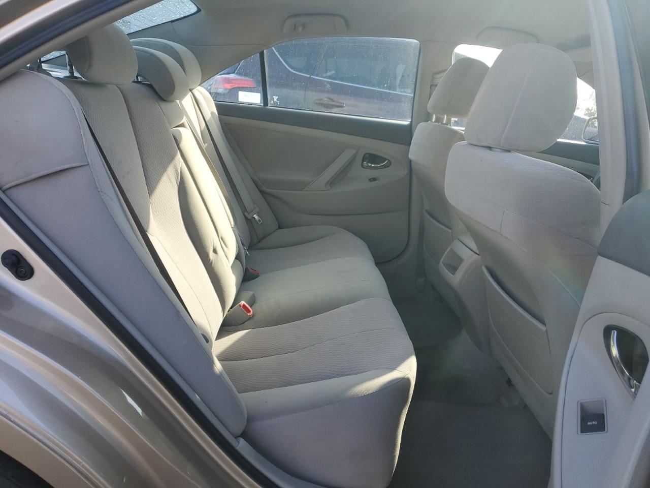 2010 Toyota Camry - Image 10