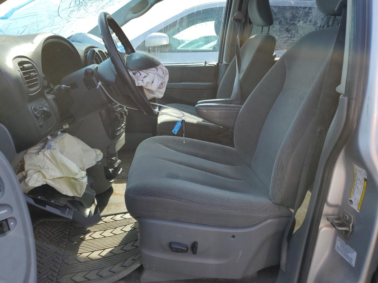 2005 Dodge Caravan - Image 7
