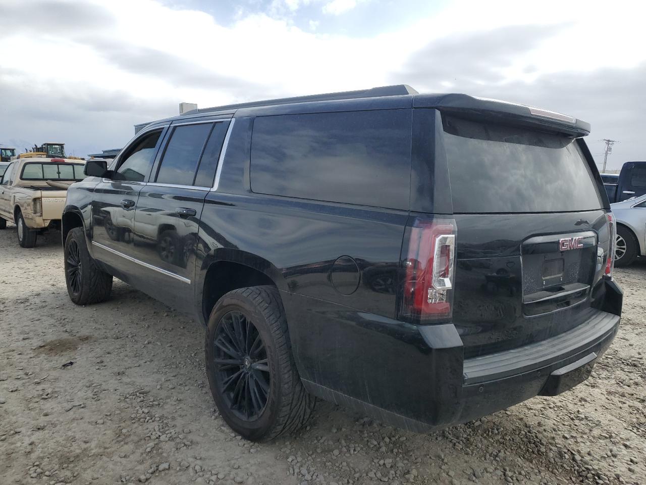 2016 GMC Yukon - Image 2